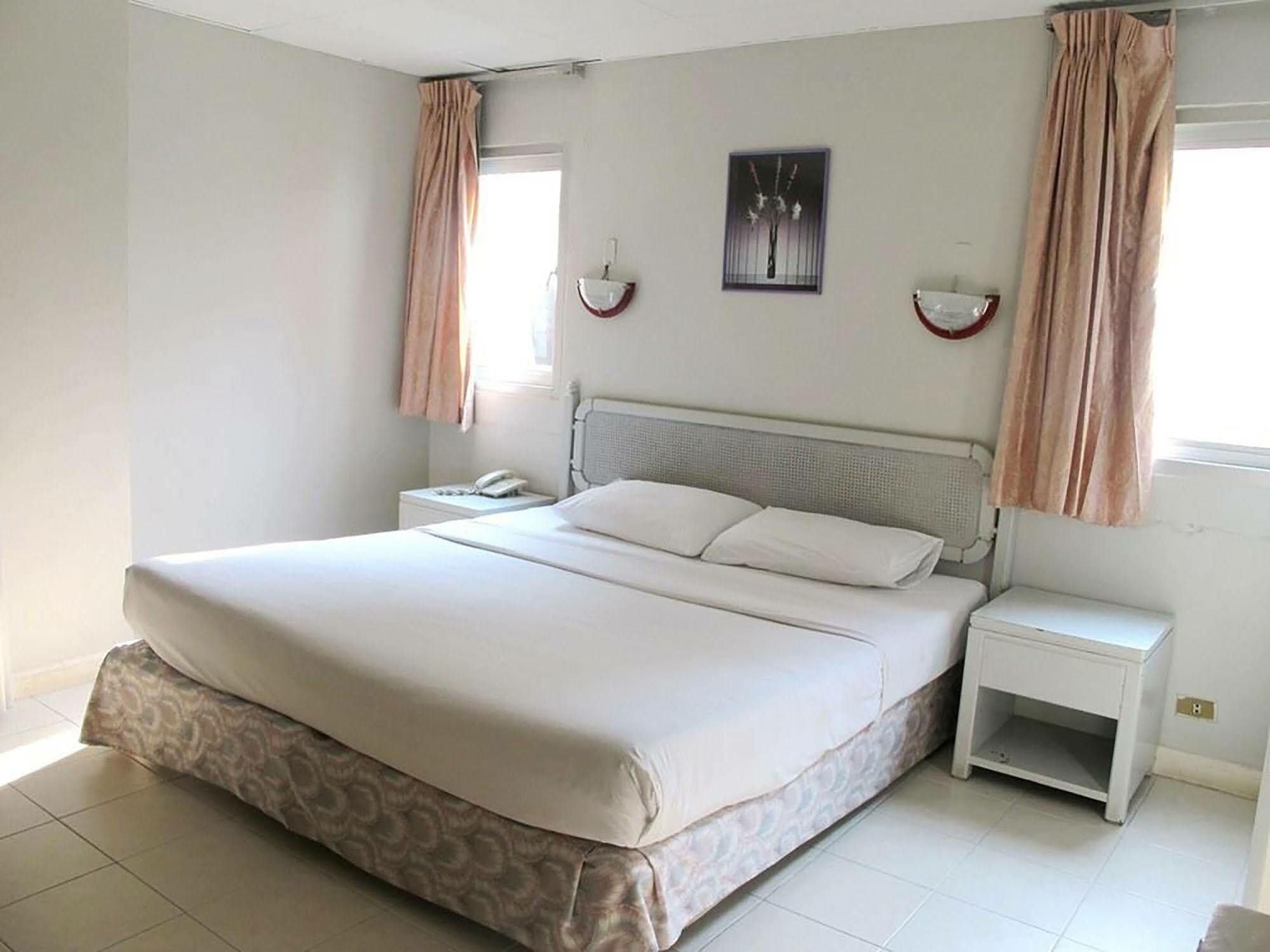 Diamond Beach Hotel Pattaya Exterior photo